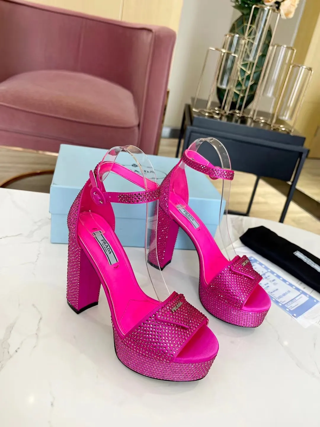 👟👟Ex-factory price 600👟👟 (imitation leather bottom-20) 👉New arrival👈Remove the original board and make a 1:1 replica‼ ️The highest version ✅ Prada's early spring catwalk hot style 😘The latest spring model Thick heel water platform rhinestone series (genuine leather outsole) (simulated leather sole) A must-have for goddesses The upper and the feet are super beautiful 👉The upper is made of imported open-edge beaded cowhide, soft and textured, lining + foot pads, imported sheepskin, breathable and comfortable, private model water platform, heel platform 3.5M, heel height 11.5M Code number 35M-39M (34 40 414243 (custom-made, non-refundable and non-exchangeable)